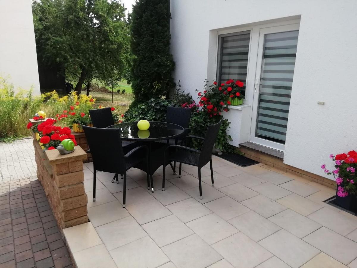 Modern Holiday Home Idyllic Setting With Terrace Medebach Exteriör bild
