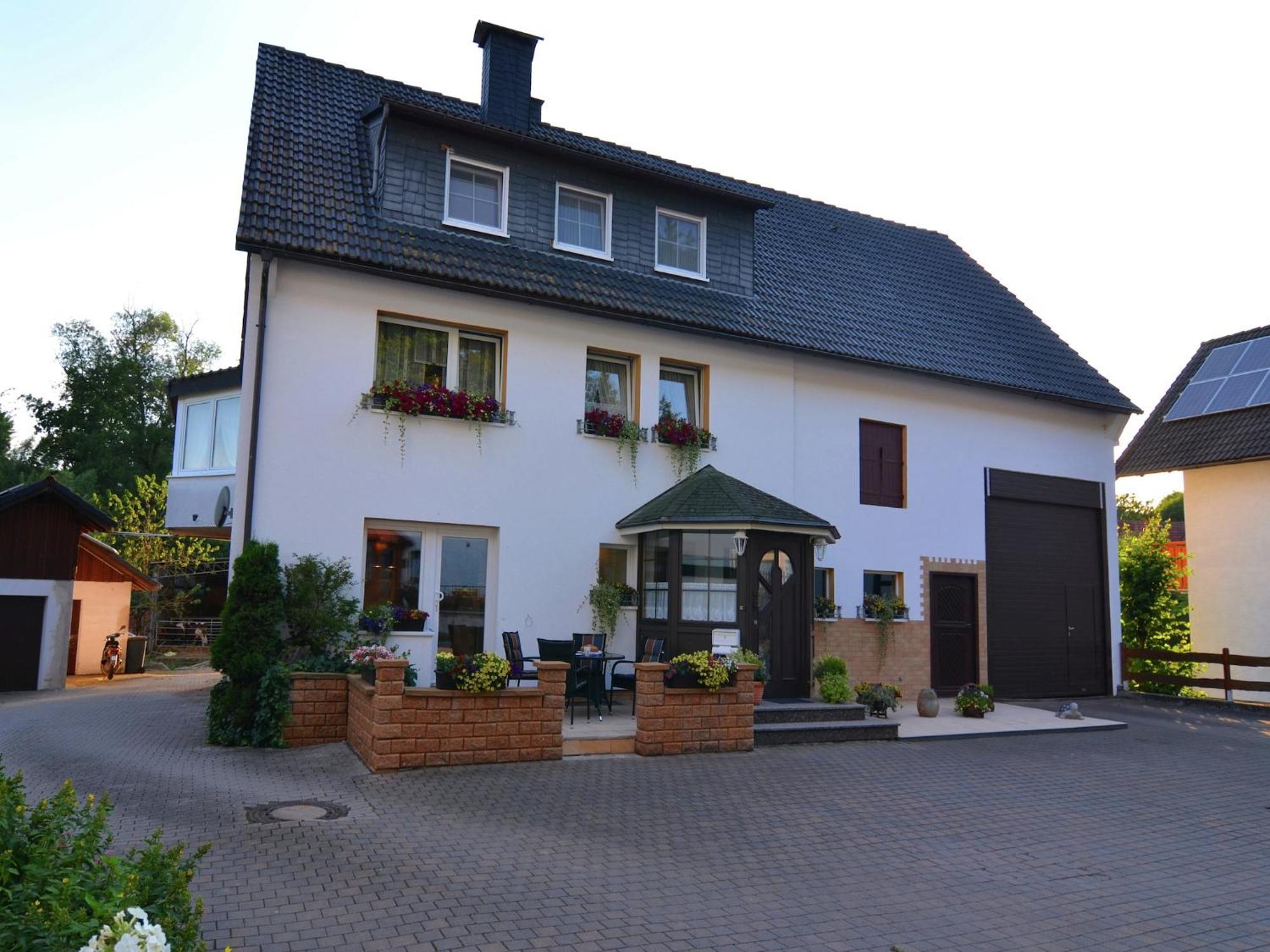 Modern Holiday Home Idyllic Setting With Terrace Medebach Exteriör bild